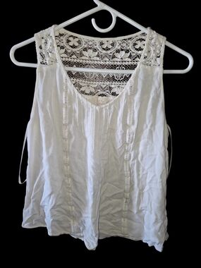 4/8/106. C&M Women’s White Lace-Back Camisole Tank Top